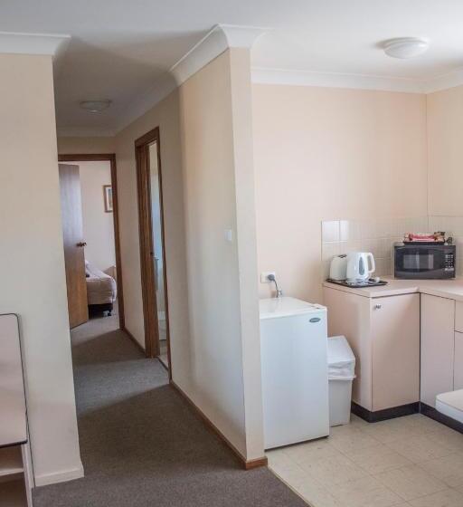 סוויטה משפחתית 2 חדרי שינה, Highway Inn Motel