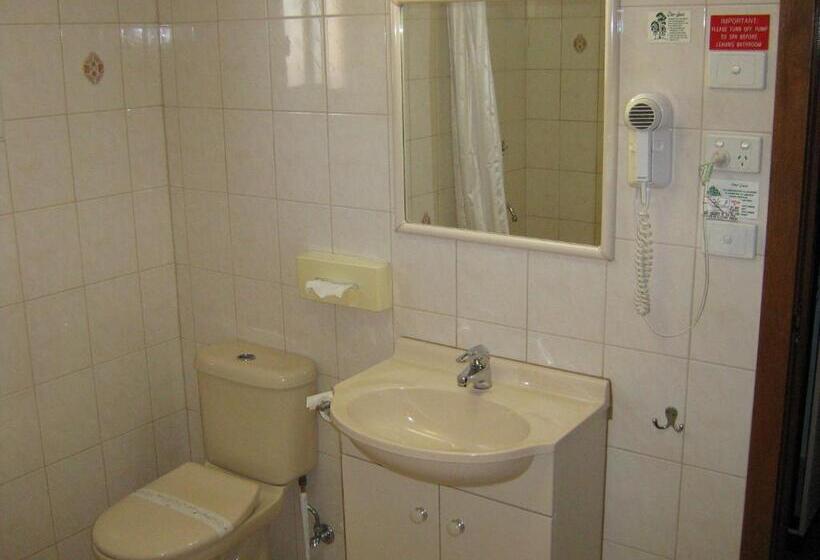 חדר משפחתי, Highway Inn Motel