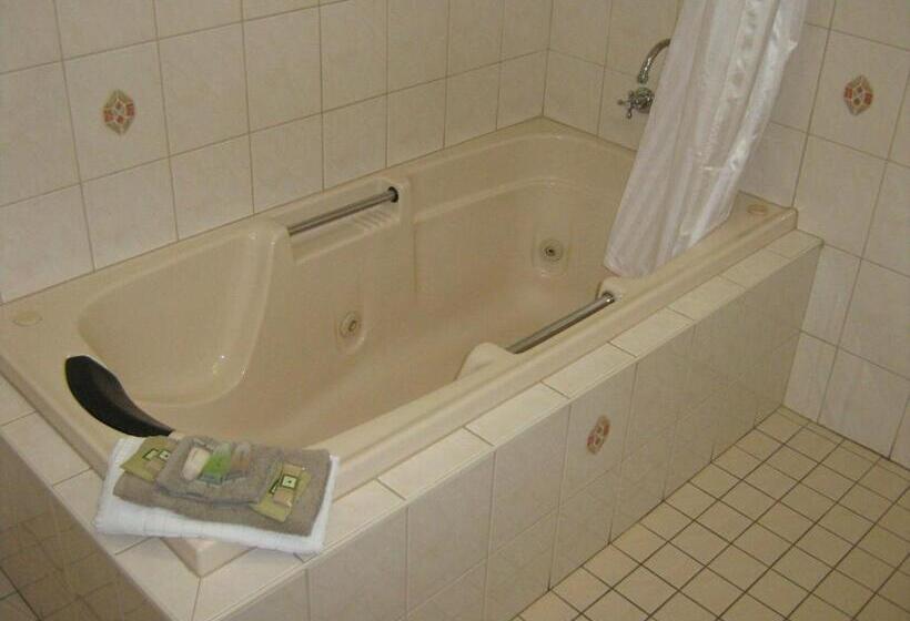 חדר משפחתי, Highway Inn Motel