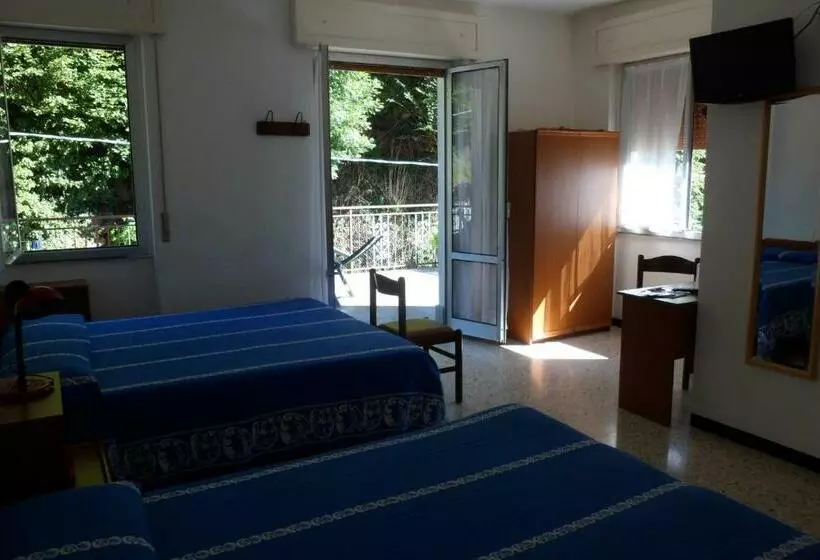 バルコニー付スタンダード４ベッドルーム, Albergo Regina