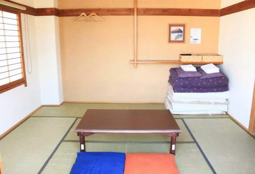 バス共有のスタンダードルーム, K S House Mtfuji  ケイズハウスmt富士  Travelers Hostel  Lake Kawaguchiko