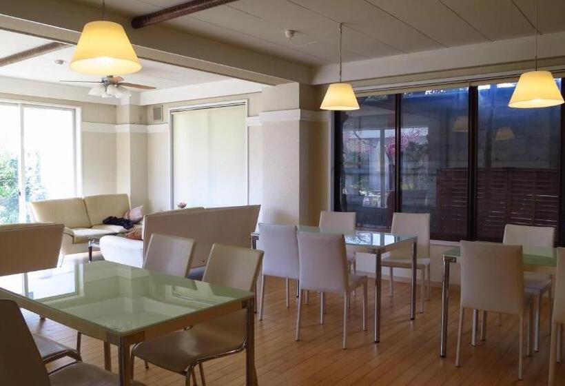 تختخواب در اتاق سوپریور مشترک, K S House Mtfuji  ケイズハウスmt富士  Travelers Hostel  Lake Kawaguchiko