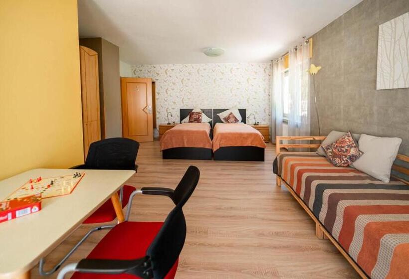 Трехместный Номер Стандарт с Балконом, Kräuterhotel Villa Vontenie