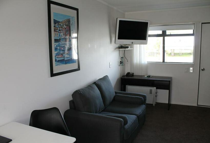 스탠다드 스튜디오, Aquarius Motor Inn