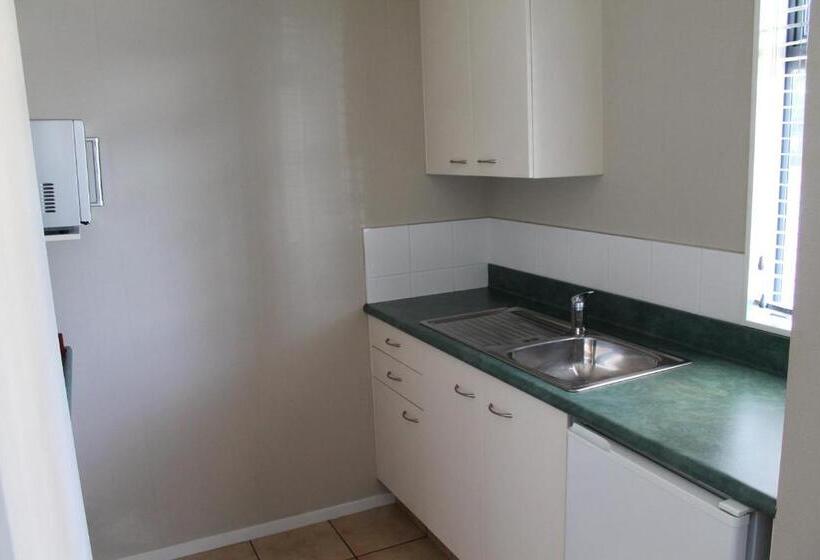 스탠다드 스튜디오, Aquarius Motor Inn