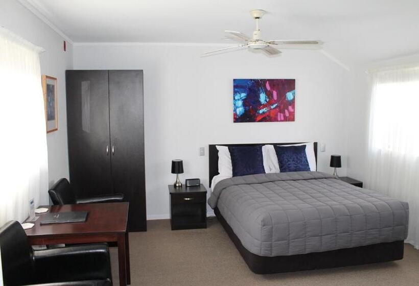 스탠다드 스튜디오, Aquarius Motor Inn