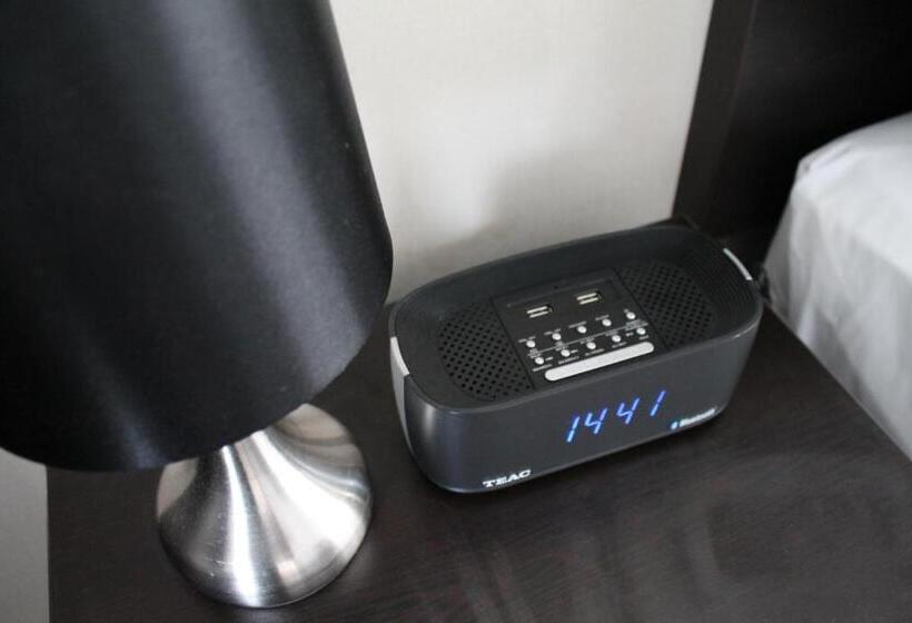 스탠다드 스튜디오, Aquarius Motor Inn