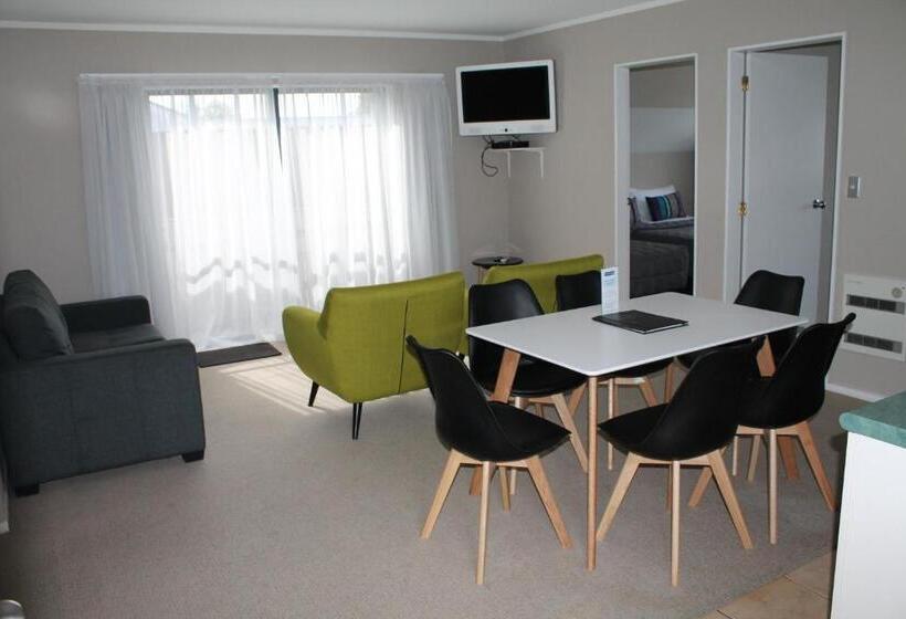 Люкс 2 Спальни, Aquarius Motor Inn