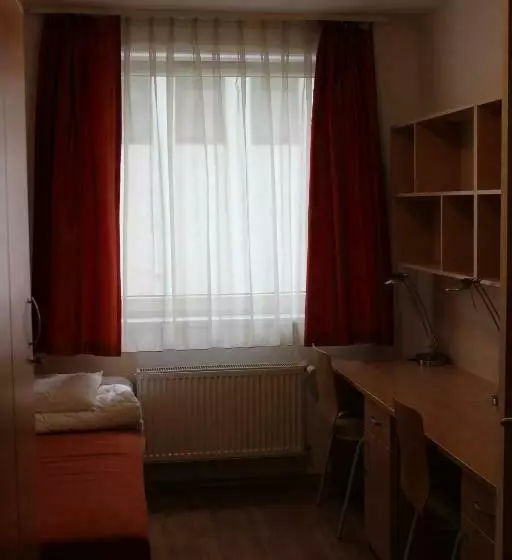 اتاق استاندارد با سرویس بهداشتی مشترک, Famulus Kollégium
