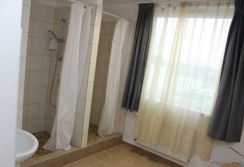 Bed in Shared Room with Shared Bathroom, Famulus Kollégium