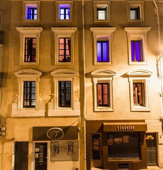 جناح جونيور مطل على الحديقة, La Maison Gustave