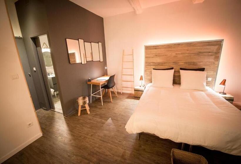 جناح جونيور مطل على الحديقة, La Maison Gustave