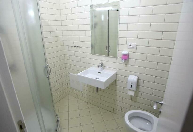 חדר אקונומי יחיד, Fjortes