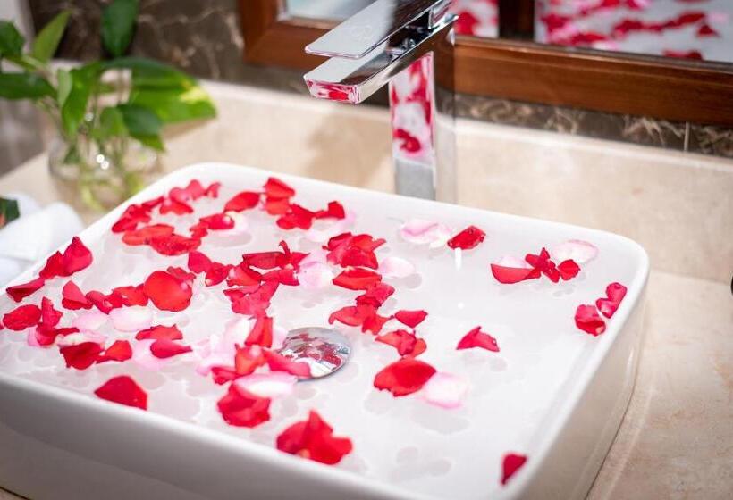 سوییت جونیور با بالکن, Grand Sea Hotel Danang