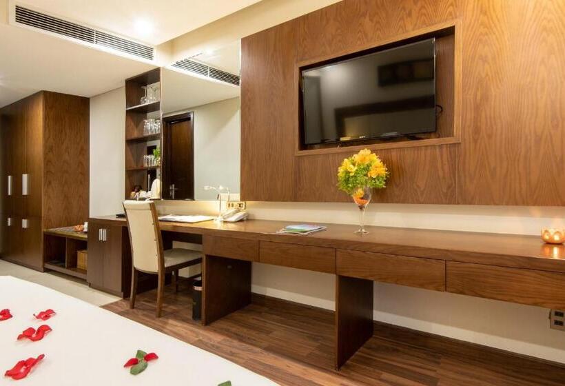 سوییت جونیور با بالکن, Grand Sea Hotel Danang