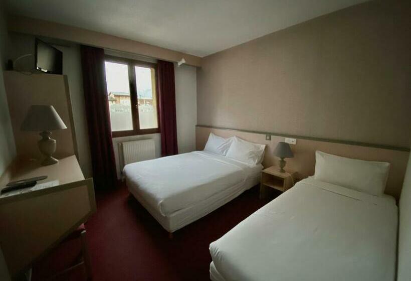 Семейный Номер, Hôtel Le Savoie