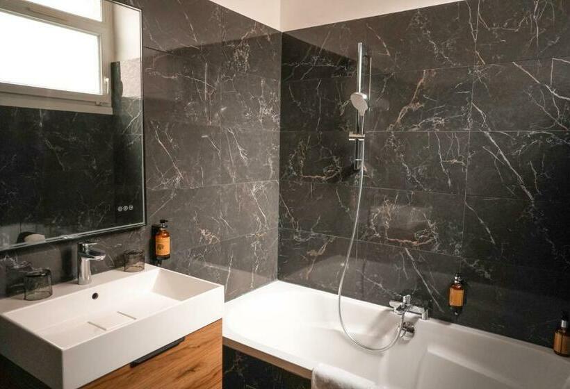 Номер Superior, Saintjulien