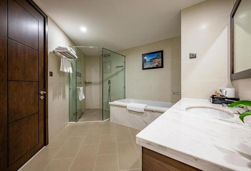 اتاق خانوادگی, The Malibu