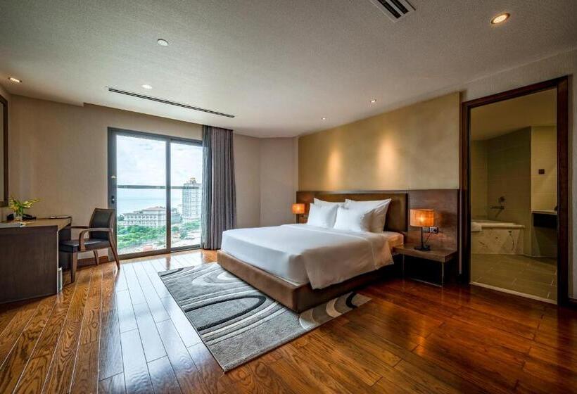 اتاق خانوادگی, The Malibu