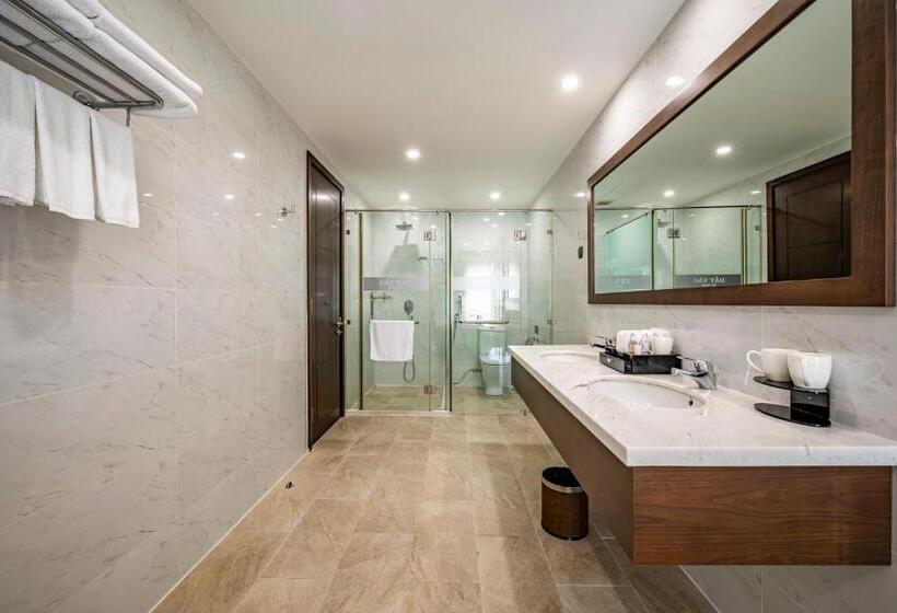 سوییت خانوادگی, The Malibu