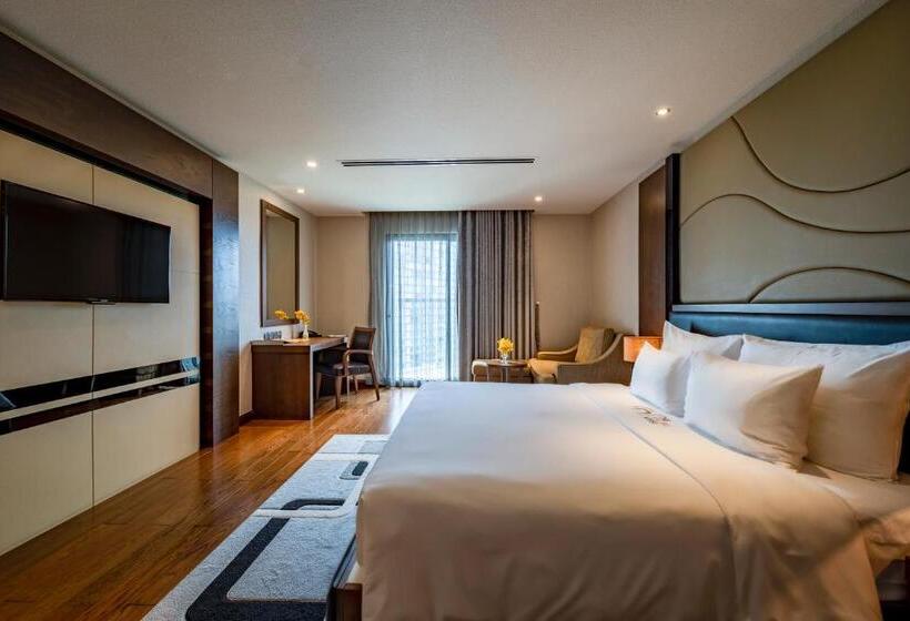 سوییت خانوادگی, The Malibu