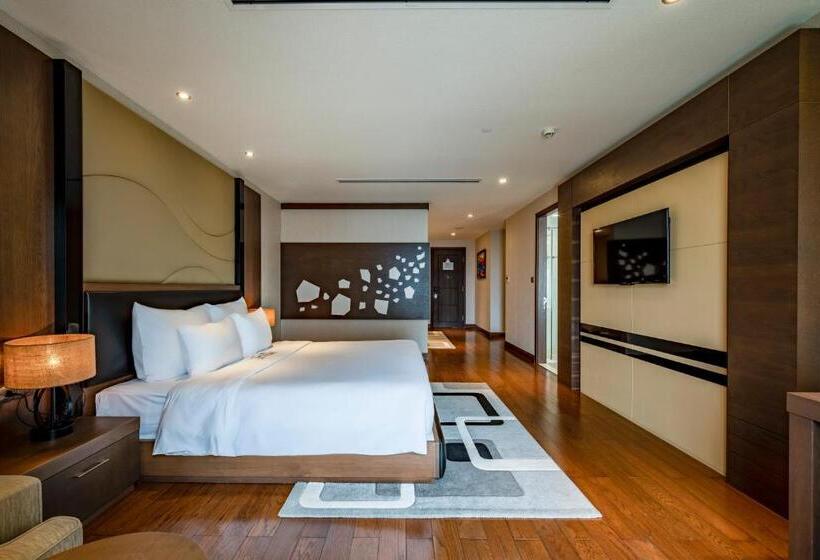 سوییت خانوادگی, The Malibu