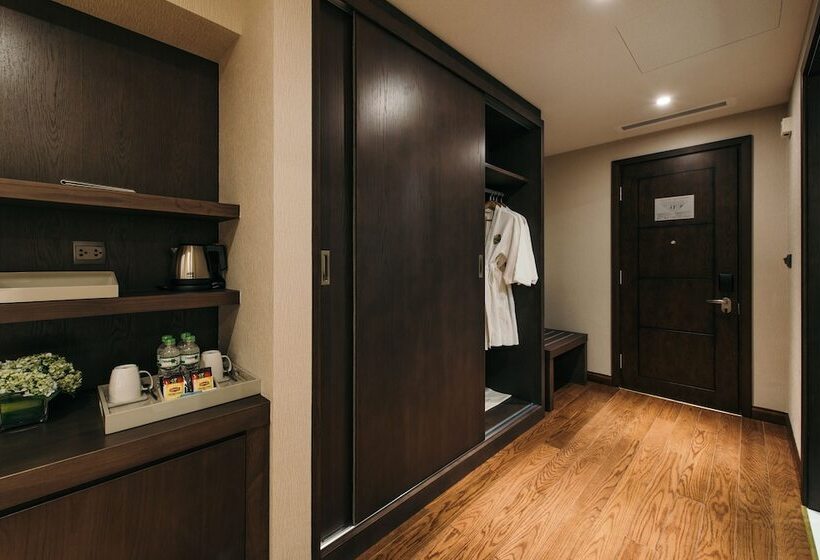 اتاق خانوادگی, The Malibu