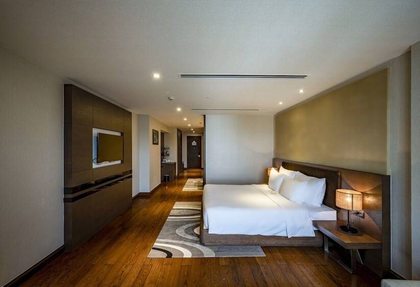 اتاق خانوادگی, The Malibu