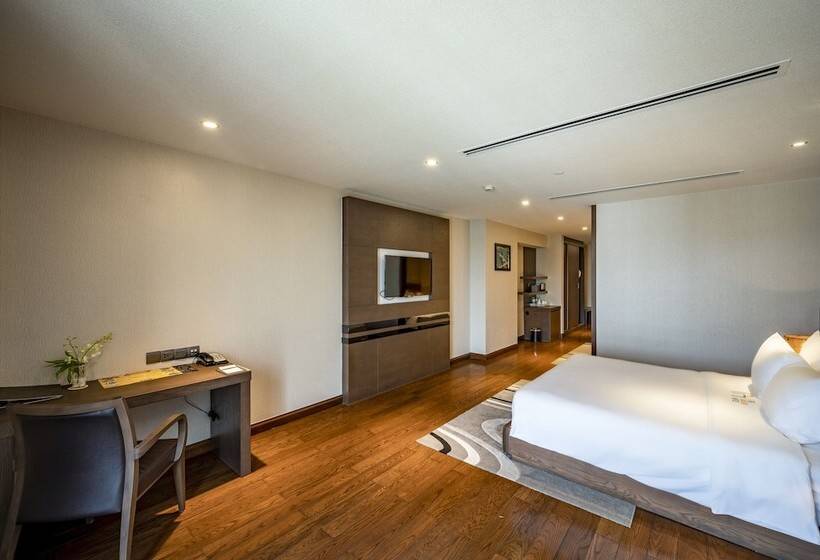 اتاق خانوادگی, The Malibu