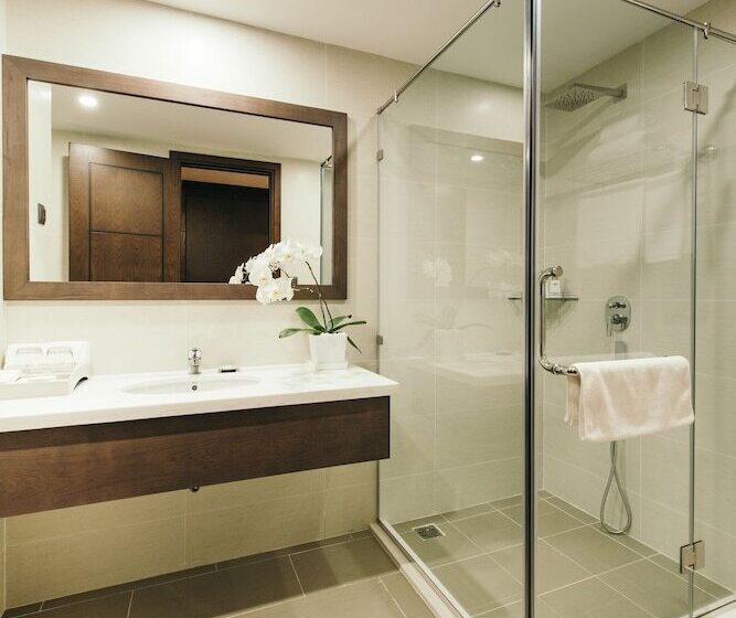 اتاق خانوادگی, The Malibu