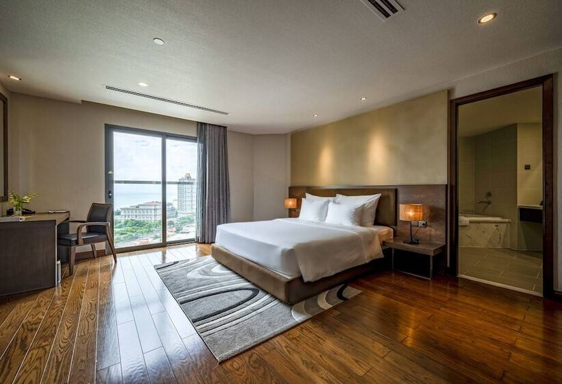 اتاق خانوادگی, The Malibu