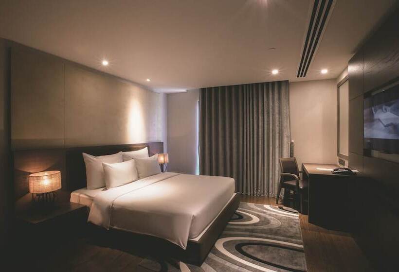 اتاق خانوادگی, The Malibu