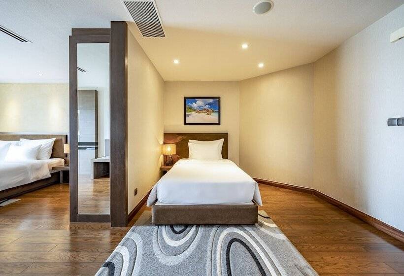 اتاق خانوادگی, The Malibu