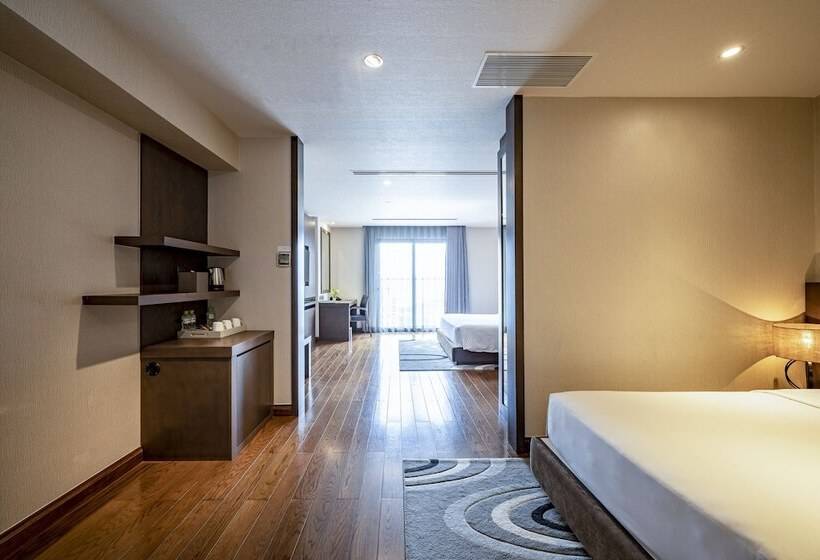 اتاق خانوادگی, The Malibu