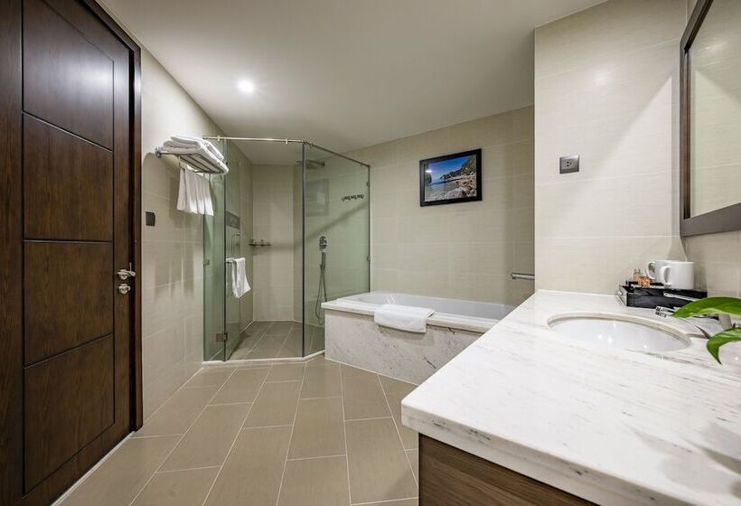 اتاق خانوادگی, The Malibu