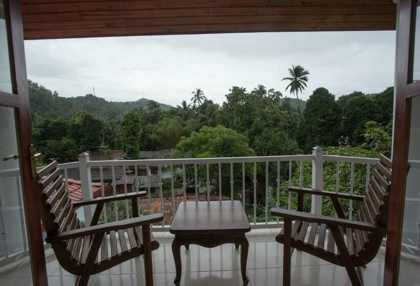 Balkonlu Üç Kişilik Standart Oda, Orchid Villa Kandy