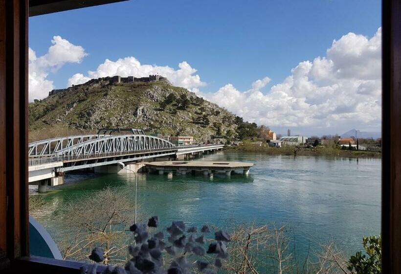 스탠다드 룸 호수 전망, Vataksi