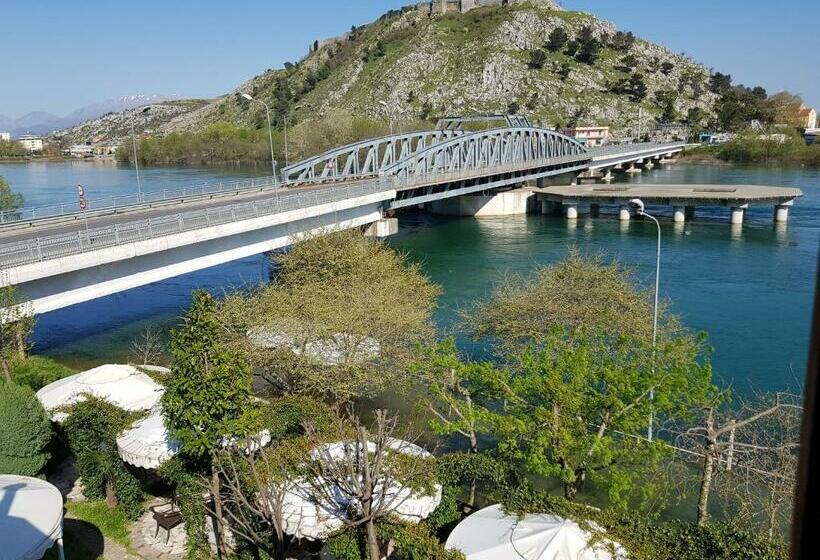 스탠다드 룸 호수 전망, Vataksi