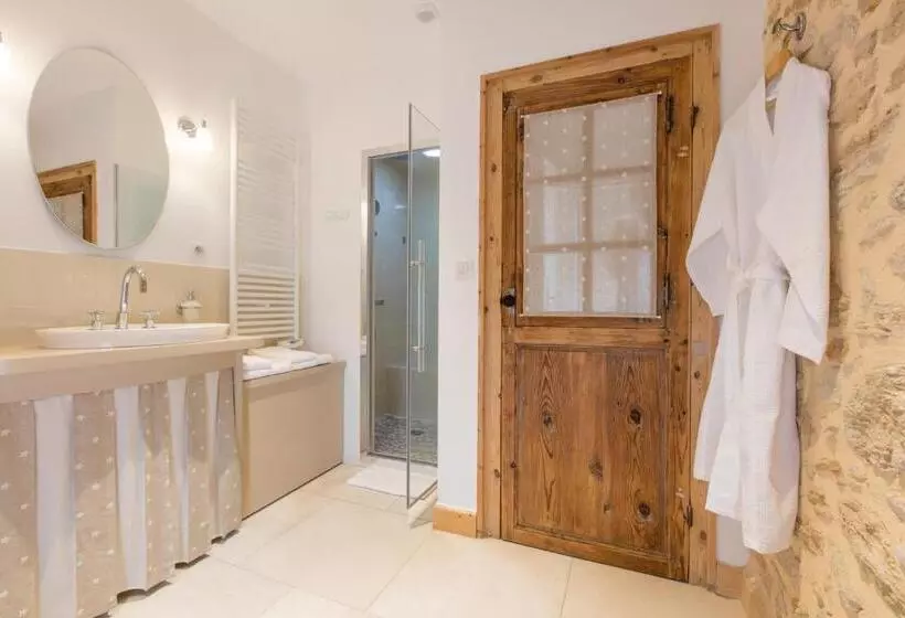 Talo 1 Makuuhuone, La Sauternaise, Luxury Boutique B&b