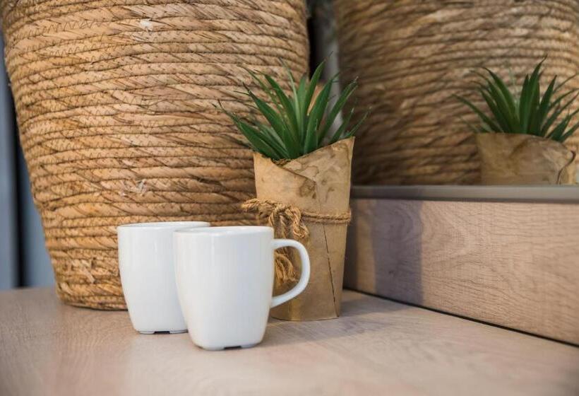 סוויטת ג'וניור נוף לגינה, Aqua Mare