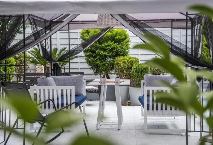 סוויטת ג'וניור נוף לגינה, Aqua Mare