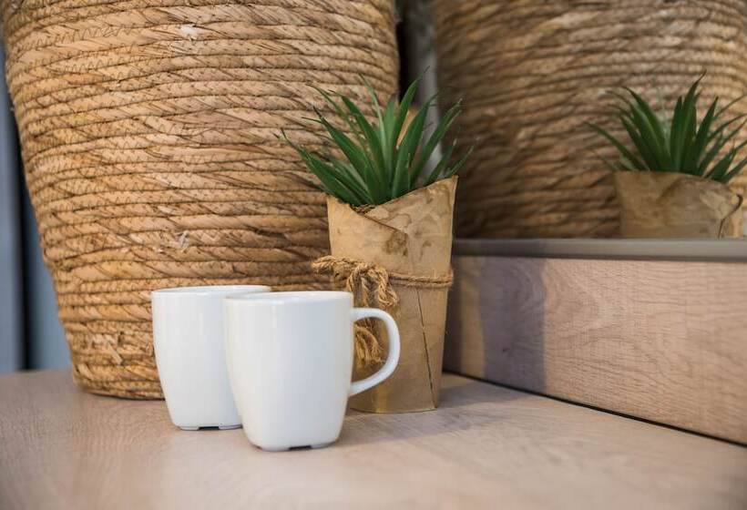 סוויטת ג'וניור נוף לגינה, Aqua Mare