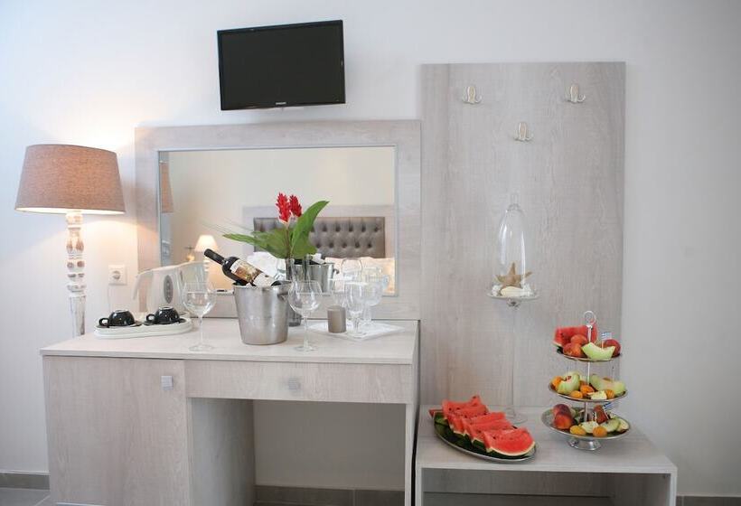 סוויטת ג'וניור נוף לגינה, Aqua Mare