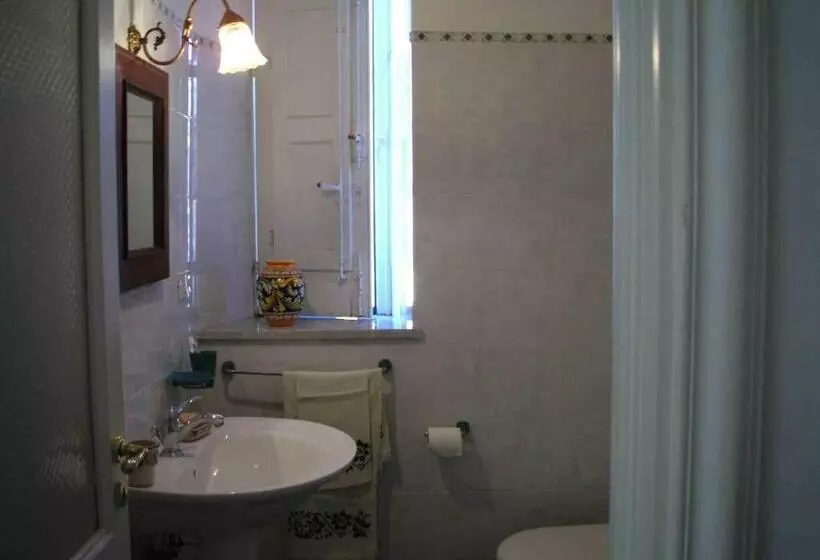 اتاق لوکس, B&b Di Charme Camelie Palazzo Nicotra