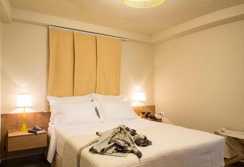 חדר דלוקס, Athena