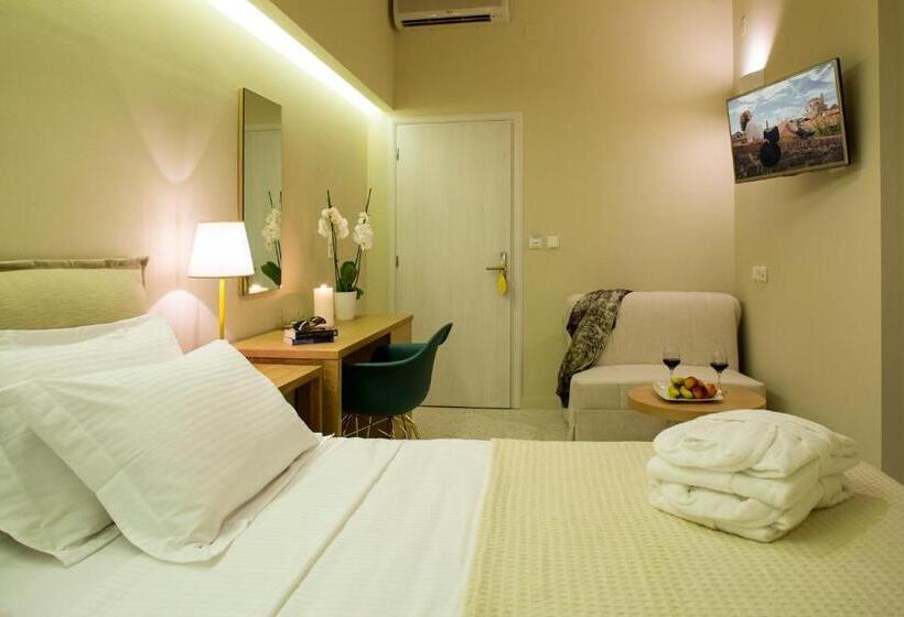 חדר דלוקס, Athena