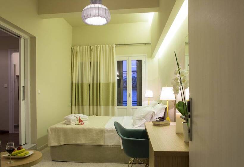 חדר דלוקס לשלושה, Athena