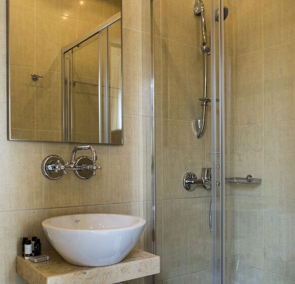 חדר סופריור, Athena