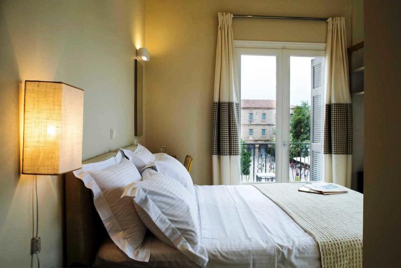 חדר סופריור, Athena