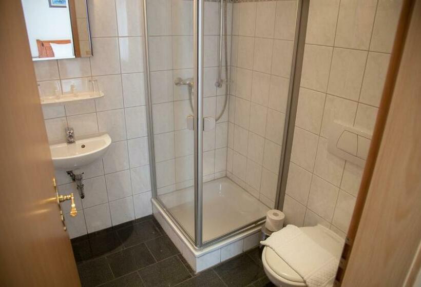 标准单人间, Atlantis